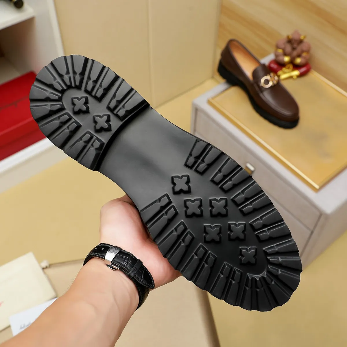 Men's shoes 💰440 Ferragamo [Ferragamo] top imported suit men's shoes 💯Original copy of the official website, product materials: selected imported embossed calfskin + luxury hardware buckle accessories ~ imported water-dyed cow 🐂 leather lining. Strong three-dimensional visual effect, original combination outsole, multiple colors available😘 Size: 39-44 (38.45.46. Customized)